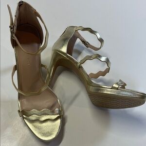 Kelly & Katie Gold Heels Womens Size 10 Scalloped Strap Dress Sandals
